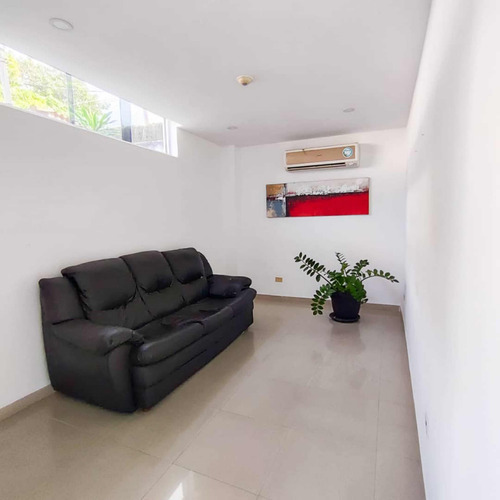 Impecable Hotel De 4 Niveles Ubicado En Macuto