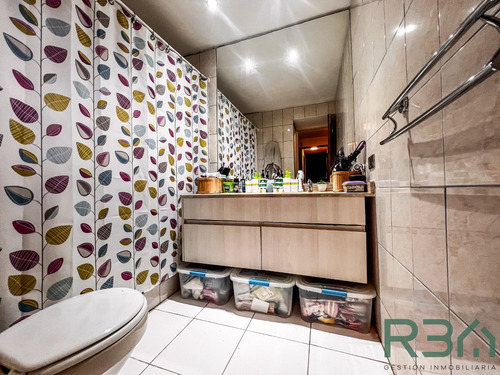 Gran Comodidad Y Ubicación, 4d+3b+servicios+piscina.