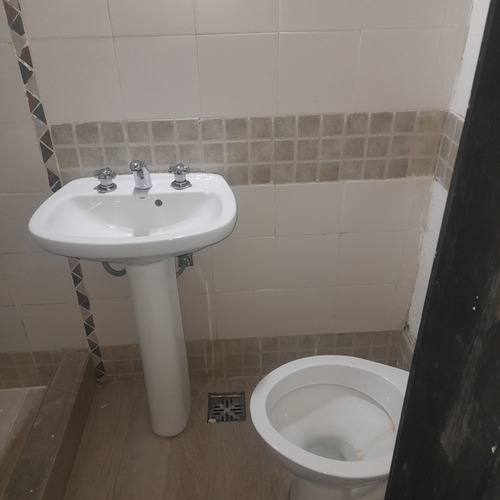 Imagen 9 de 13 de Local Con Posibilidad Vivienda