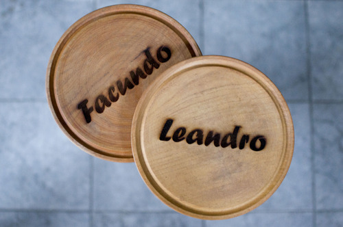 Platos De Algarrobo Personalizados De 22 Cm De Diám. Premium Madera Plato Asado