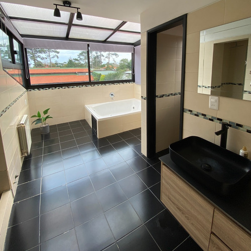 Venta Hermosa Casa De Tres Dormitorios, Cuatro Baños, Barbacoa Y Piscina Ciudad De La Costa Médanos De Solymar