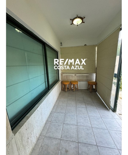 Remax Vende Apartamento Planta Baja Con Espectacular Vista A Las Áreas Sociales En Conjunto Residencial Emerald Suites