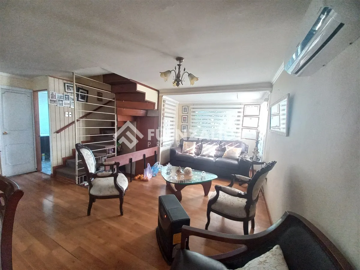 Imagen 2 de 30 de Casa En Venta De 4 Dorm. Remodelada, A Pasos Metro, En Ñuñoa