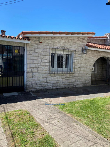 Imagen 22 de 23 de Casa De 3 Dormitorios Con Otra Casa Al Fondo Cw170973