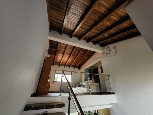 Imagen 15 de 18 de Townhouse En Venta Urb Trigal Norte (solo Cliente) Da