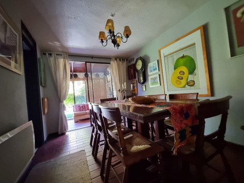 Vendo Casa Estoril 3d/2b+p.servicio Ubicación Full Conectada