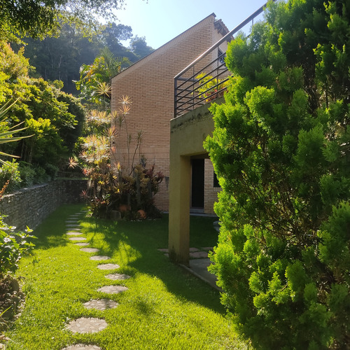 Silvia Jaramillo Vende Elegante Casa Monteclaro Lagunas