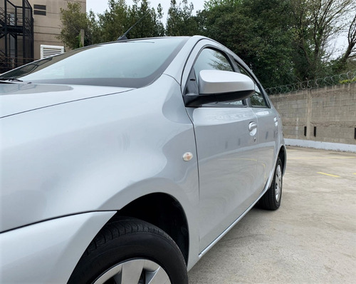 Imagen 5 de 15 de Toyota Etios 1.5 Sedan Xs