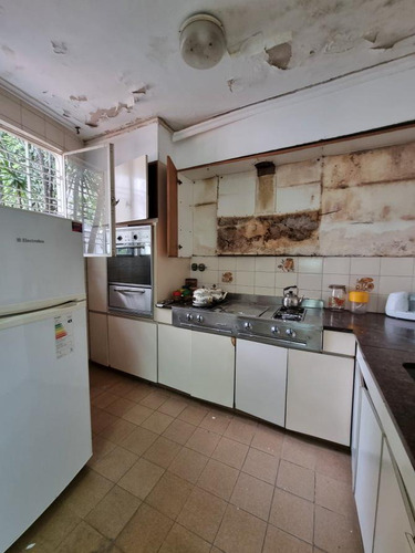 Venta De Casa En Adrogue Sobre Calle Nother