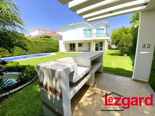 Se Vende Bonita Casa Con Amplios Espacios En Lomas De Cocoyoc