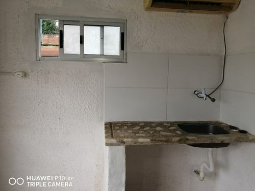 Publicado 5 De Julio De 2025- Por Lopezyhernandos Alquila Monoambiente, Baño Y Patio Con Lugar Para Coche. Centenario 1686