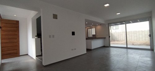 Imagen 4 de 12 de Docta, Duplex De 3 Dormitorios, Patio, Asador, Cochera Doble, Seguridad 24hs