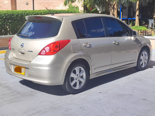 Nissan Tiida Hb Premium Mecánico