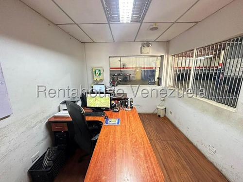Francisco Rojas Norscia Rentahouse 2 5 - 8 6 3 9 Vende Galpon Comercial En Zona Industrial Ii De Barquisimeto, Cuenta Con 400mts2, Oficina Y Full Seguridad, Ideal Para Alamacen Taller O Empresa Ideal!