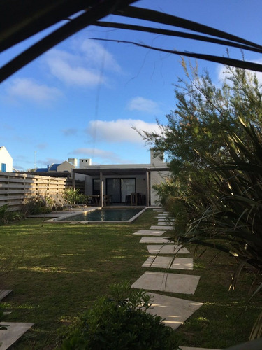 Casa En Venta De 3 Dormitorios En José Ignacio