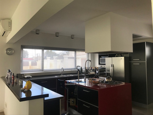 Imagen 1 de 13 de Casa En Venta Rambla Costanera
