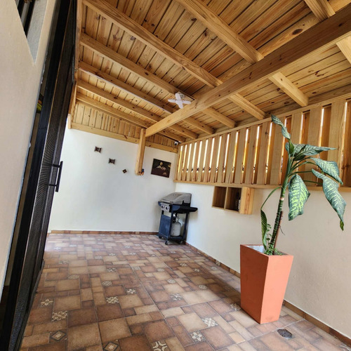 Casa En Venta De 2 Niveles En Valle Verde Santiago