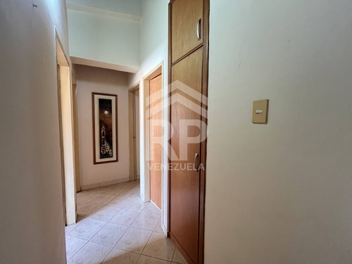 Apartamento En Alquiler Semiamoblado En Balcones De Paraguaná Ii, Punto Fijo