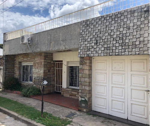 Casa Venta - 3 Dormitorios 3 Baños - 400mts2 Totales  - Bernal