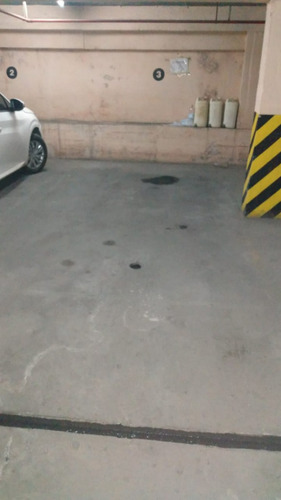 Cochera Céntrica En Subsuelo