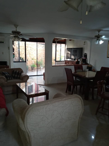 Imagen 2 de 14 de Aguamarina Solo Clientes