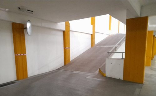 Garage Con Espacio Aereo Aprobado En Excepcional Ubicacion