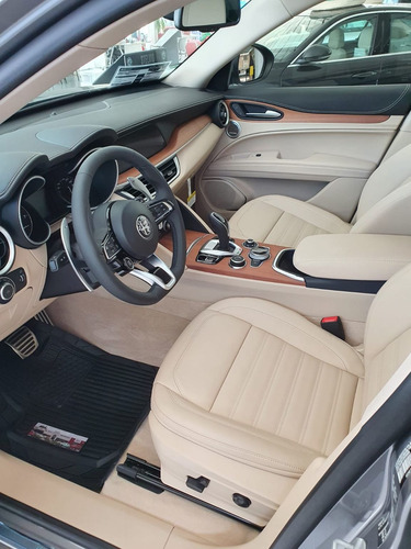 Imagen 6 de 12 de Alfa Romeo Stelvio 2021 Lusso