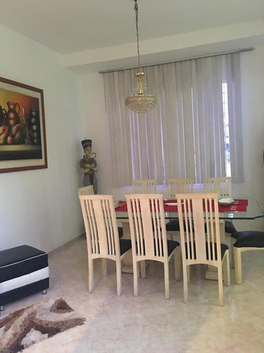 Imagen 7 de 21 de Rivero Bienes Raíces Vende Amplia Propiedad En La Urb El Piñal / 04124959888