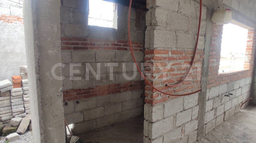Casa En Venta Con Local Comercial En El Chamizal, Pedro Escobedo, Querétaro.