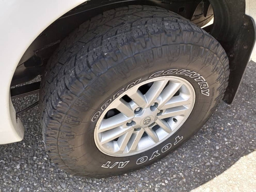 Imagen 11 de 13 de Toyota Hilux 4x4