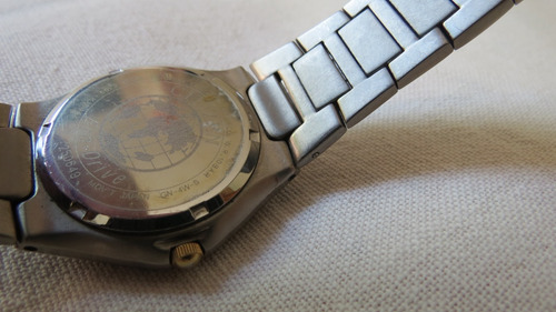 Relógio Citizen Eco Drive Titânio Detalhes Folheado A Ouro