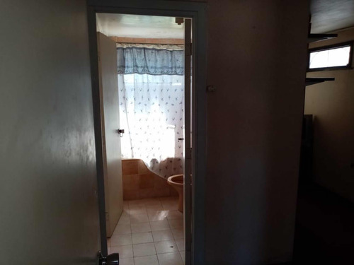 Excelente Casa De Dos Pisos Ideal Para Fines Comerciales