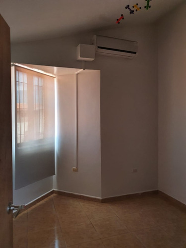 Imagen 18 de 22 de Ravell Prince Bienes Raíces Vende Bonito Town House