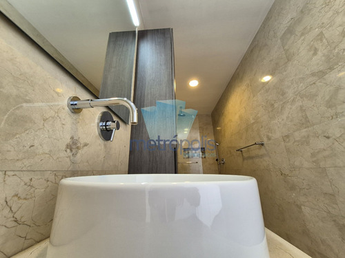 Vendo Fabuloso Apartamento. Los Palos Grandes. Piscina. Impecable. Minimalista.
