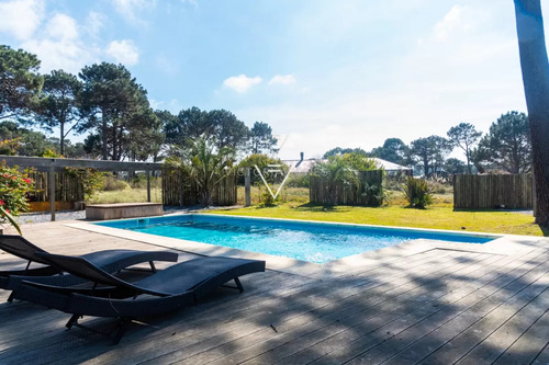 Venta De Casa 5 Dormitorios En Pinar Del Faro José Ignacio Con Gran Jardin Parquizado (pfi7)