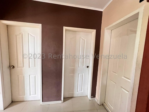 Casa En Venta, Urb. Bermudez, Maracay 24-28808 Wjo