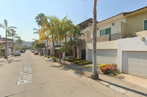 Venta De Casa En Col. Fluvial Vallarta, Jalisco.