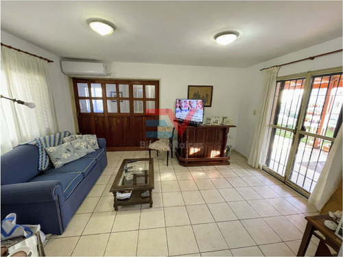 Imagen 2 de 21 de Venta. Arguello. Propiedad 200 Mts Cub 400 Mts Terreno A 2 Cuadras De Recta Martinolli