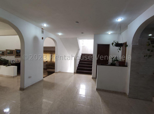 Cómoda Casa Dúplex En Venta La Morita San Antonio De Los Altos Caracas 28-8711