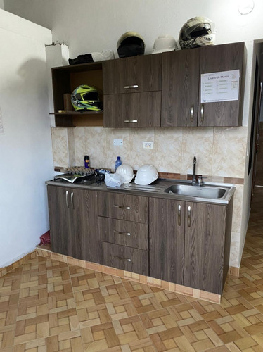 Edificio En Támesis 4 Apartamentos 2 Locales Comerciales