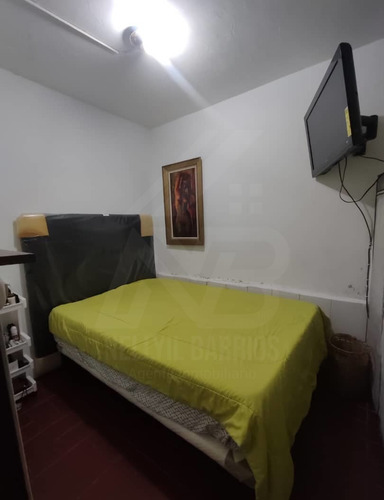 Se Vende Casa En El Rosal, De Estratégica Ubicación Habitable 5/5/5 Interesante Potencial Comercial Y Residencial Con Posibilidades De Ampliar