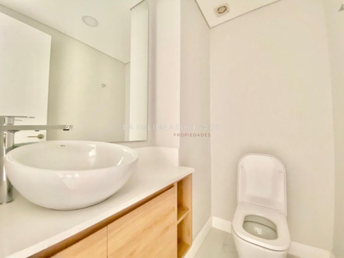 Apartamento De 4 Dormitorios En Venta En Edificio Paramount, Punta Del Este.