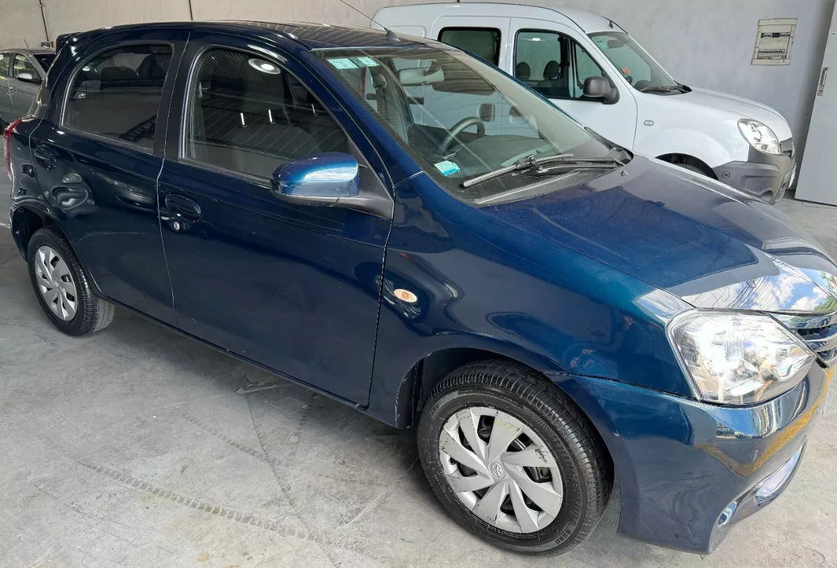 Toyota Etios Xs