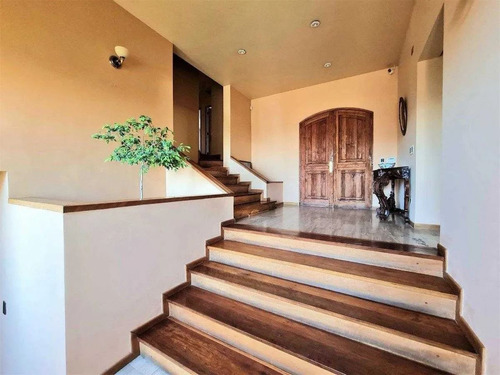 Casa En Venta De 4 Dorm. En Las Condes