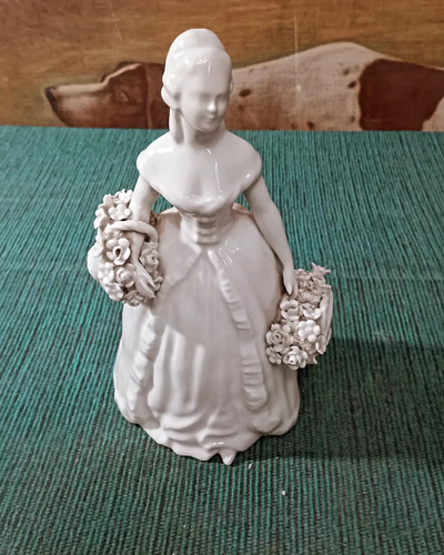 Antigua Figura De Porcelana Alemana Blanca 