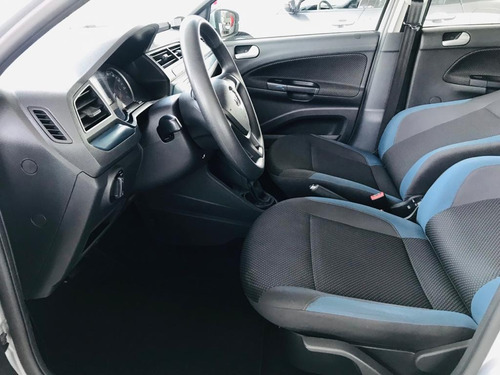 Imagem 5 de 12 de Volkswagen Voyage 2017 1.6 Msi Comfortline Total Flex 4p