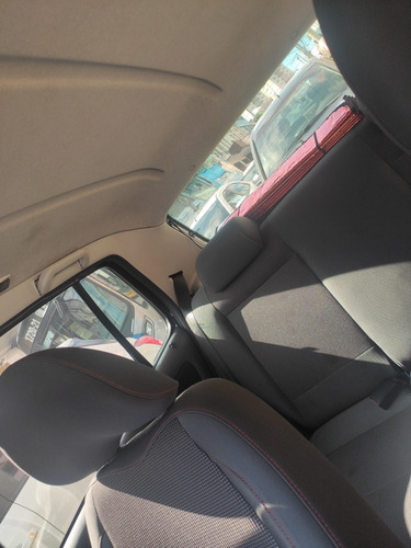Imagem 6 de 13 de Volkswagen Fox 2011 1.6 Vht Total Flex 5p