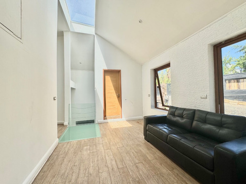 Moderna, Remodelada, En Calle Tranquila Con Seguridad 24-7