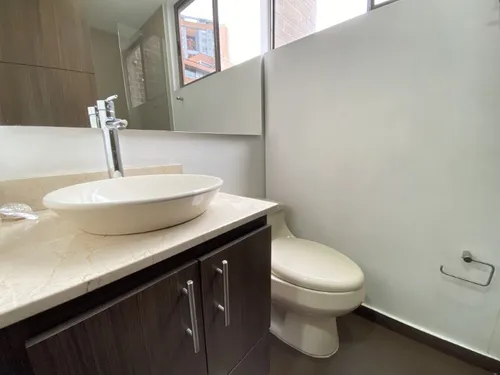 Apartamento En Arriendo Ubicado En El Poblado Sector Los Balsos (27090).