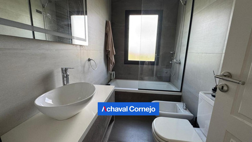 Casa En Puertos, Vistas, 4 Dormitorios Más Dependencia, Con Pileta